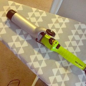 Bed Head Tigi 1.5 inch curling iron